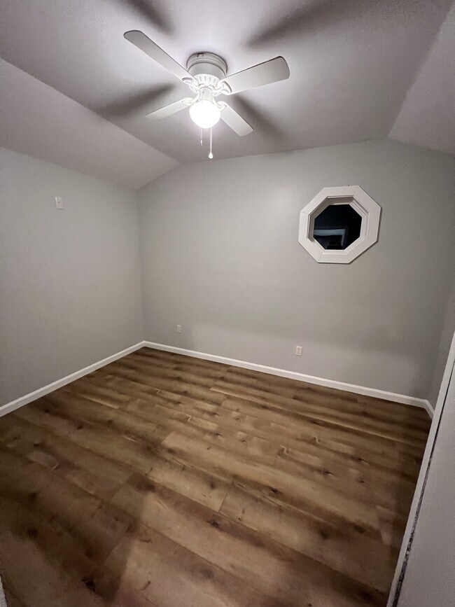 Foto del edificio - 21215 Yarbrough Rd