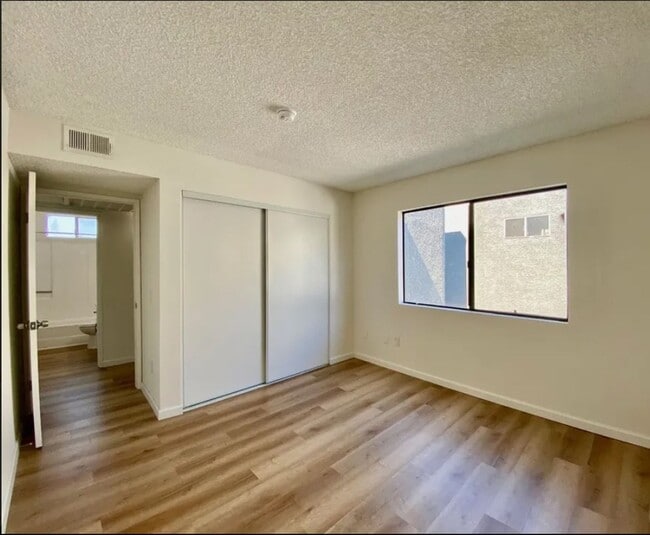 Building Photo - Victory Apartments