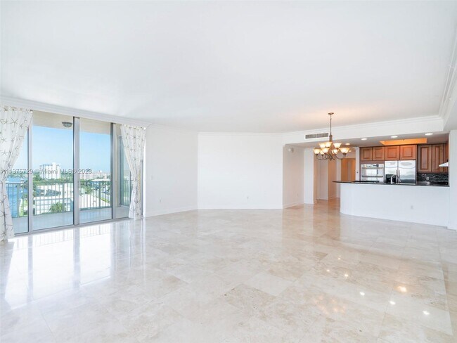 Foto del edificio - 821 N Riverside Dr