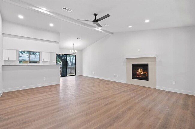 Building Photo - 8000 Dowling Cove