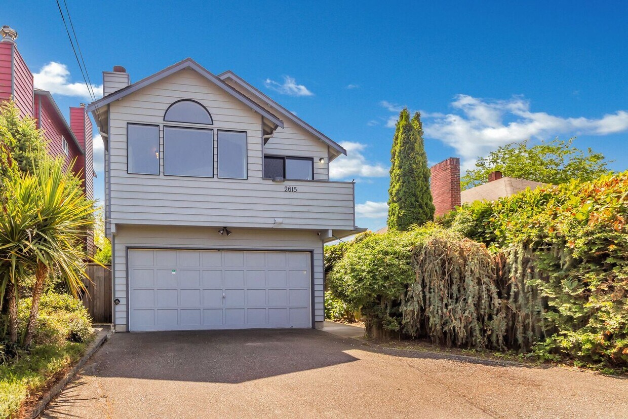 Foto principal - Sun-filled 3-bedroom, 3-bathroom single-fa...