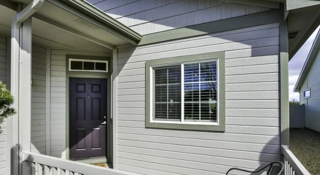 Foto del edificio - Exceptionally maintained Single level 3 bedroom home available soon!