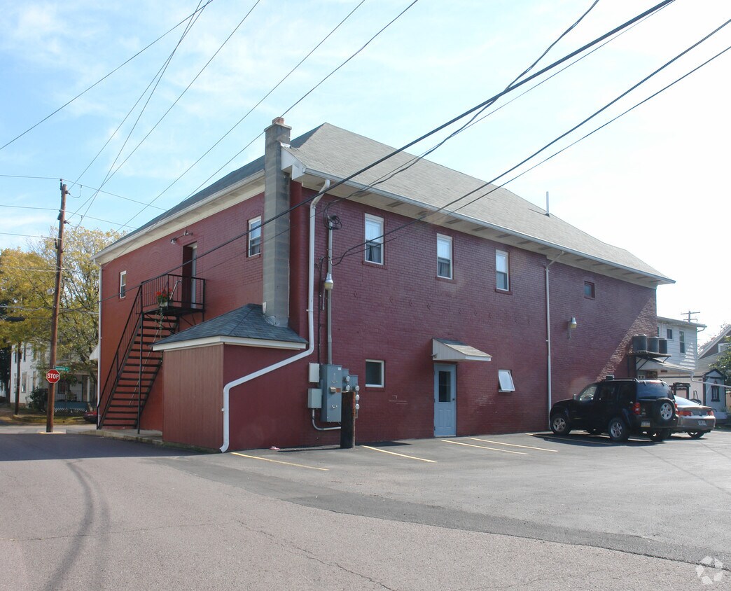 Building Photo - 150 Leonard St