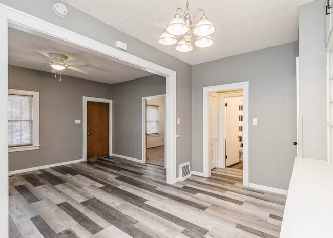 Foto del edificio - 124 N Franklin Ave