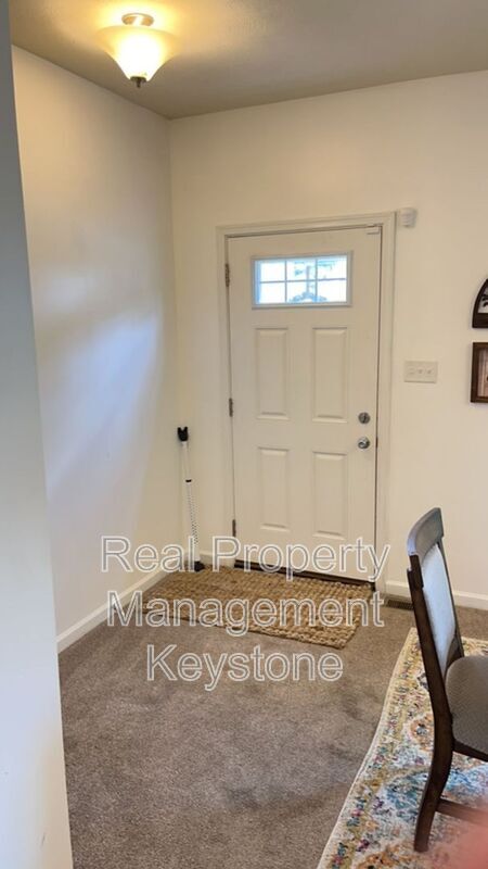 Foto del edificio - 241 Long Ridge Dr