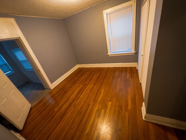 Building Photo - 5030 Winona Ave