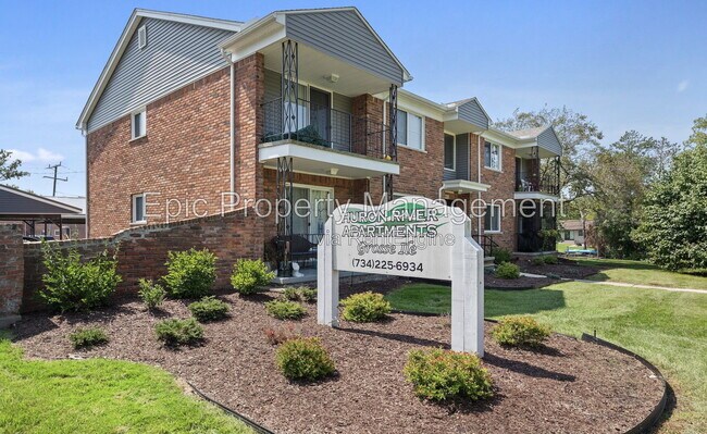 Building Photo - 10033 Groh Rd
