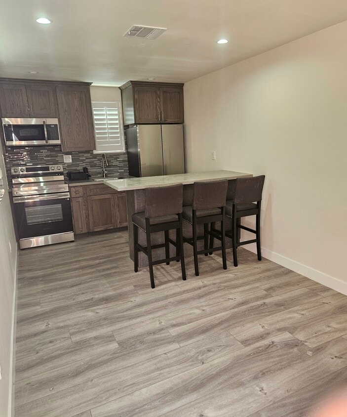 Foto principal - 1334 W 103rd St