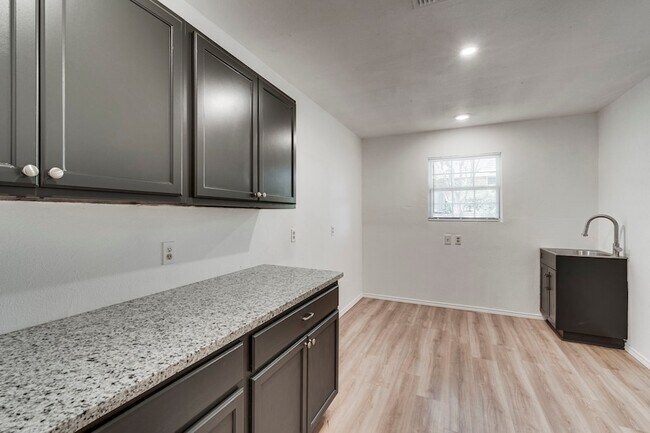 Building Photo - 3403 Sheffield Dr