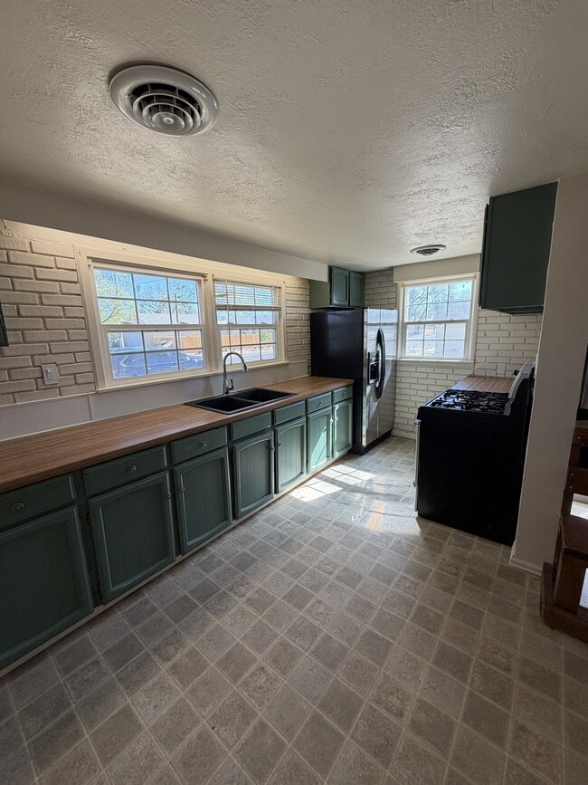 Foto del edificio - 212 E 8th Ave