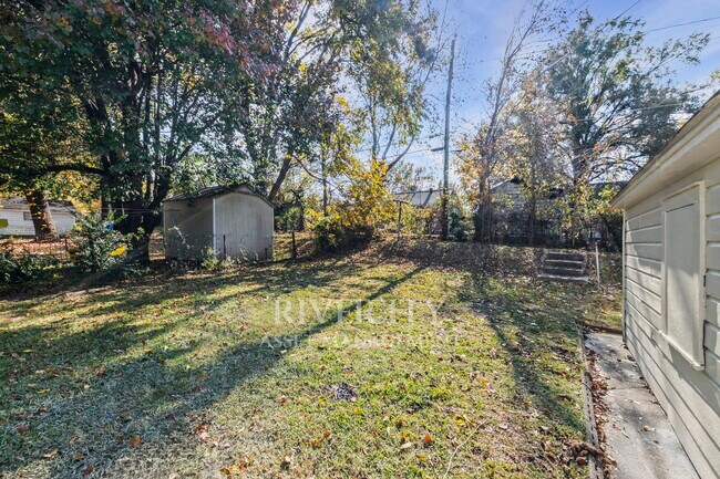 Building Photo - 1941 Quinn Ave