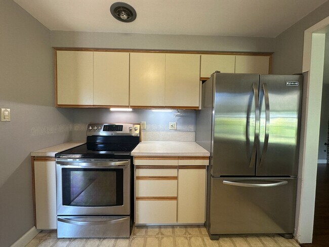 Foto del edificio - Three Bedroom Home in South Salem with Lar...