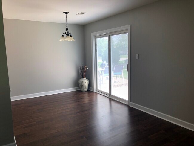 Building Photo - 16140 Apple Ln