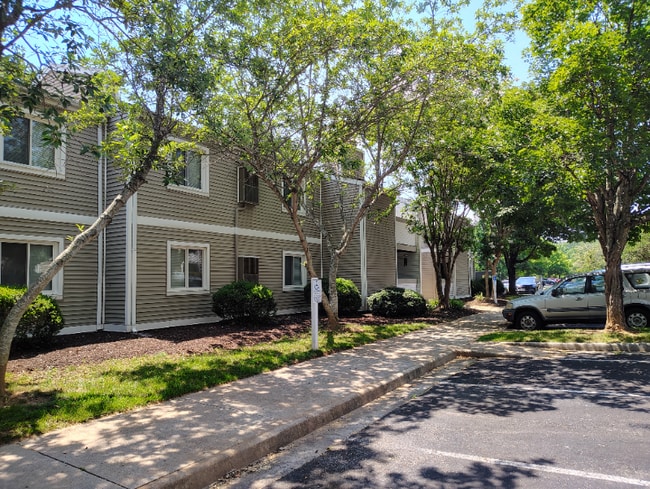 Building Photo - 600 Reusens Rd