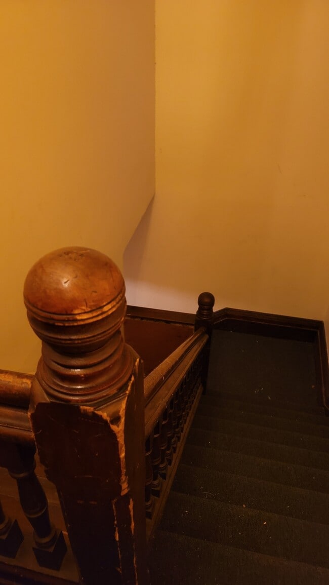 Building Photo - 50 Vansittart Av