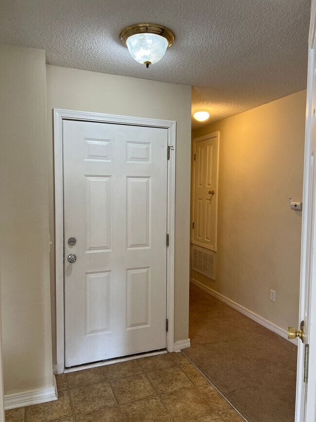 Building Photo - Convenient to NAS