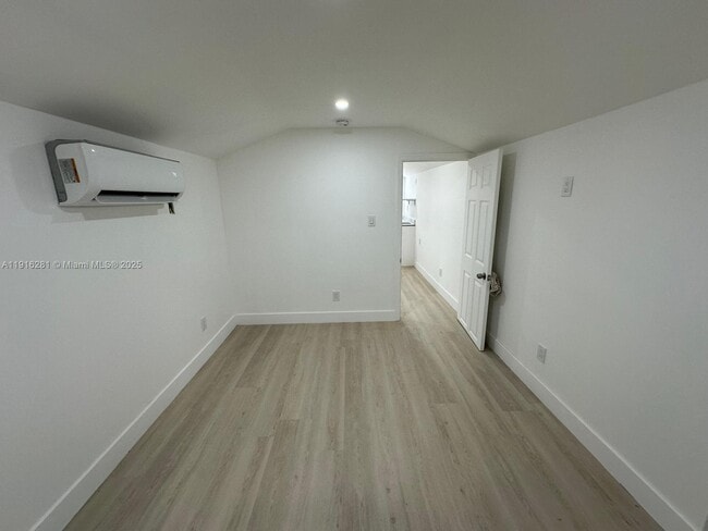 Building Photo - 141 NE 14th St