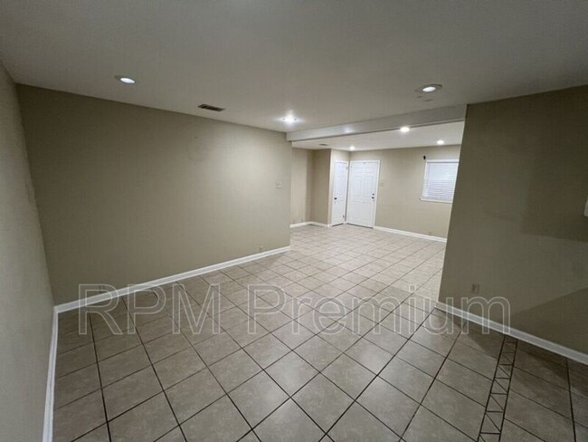 Foto del edificio - 3280 Crestaire Dr