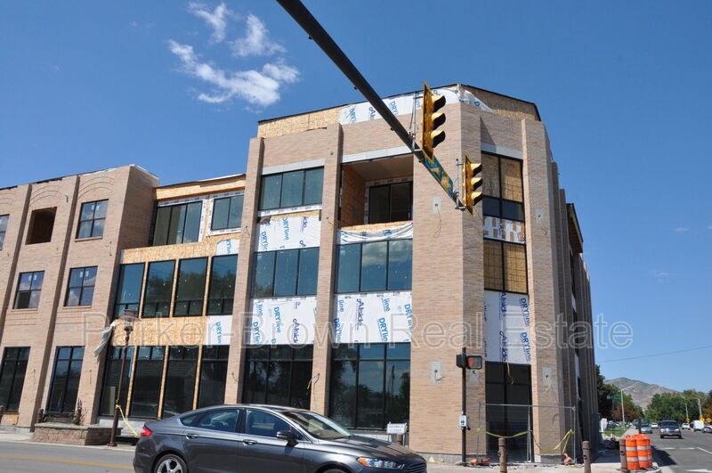 Foto principal - 24 W Main St