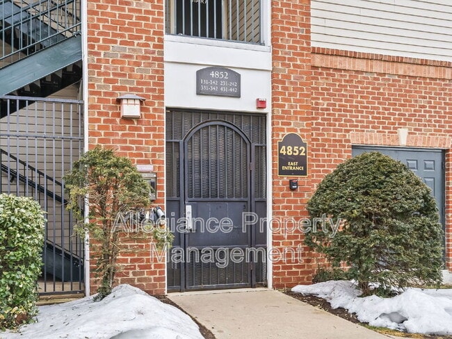 Building Photo - 4852 Eisenhower Ave