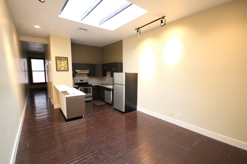 Foto principal - 319 S Flores St