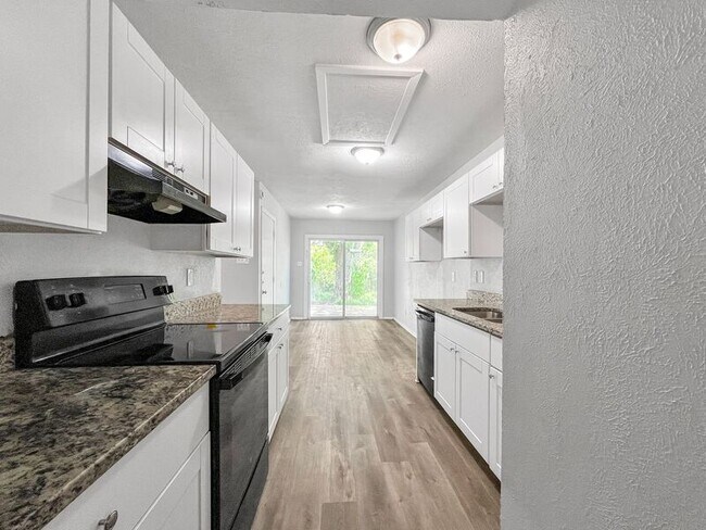 Foto del edificio - 7445 Emory Oak Ln