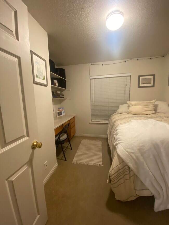 543 N University Ave Unit 206, Provo, UT 84601 Condo for Rent in Provo, UT