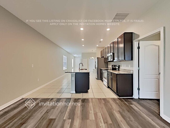 Foto del edificio - 4831 Reisswood Lp