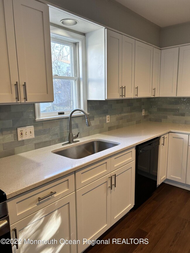 Building Photo - 209 Linden Ave