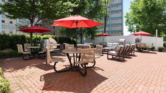 Foto del edificio - 42 John F. Kennedy Blvd