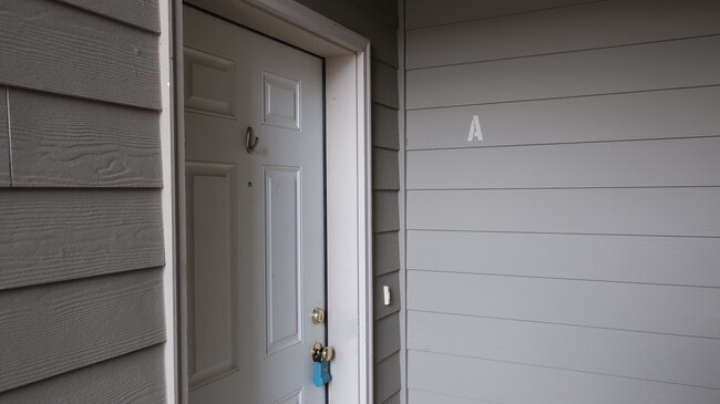 Building Photo - 60 Beacon Dr