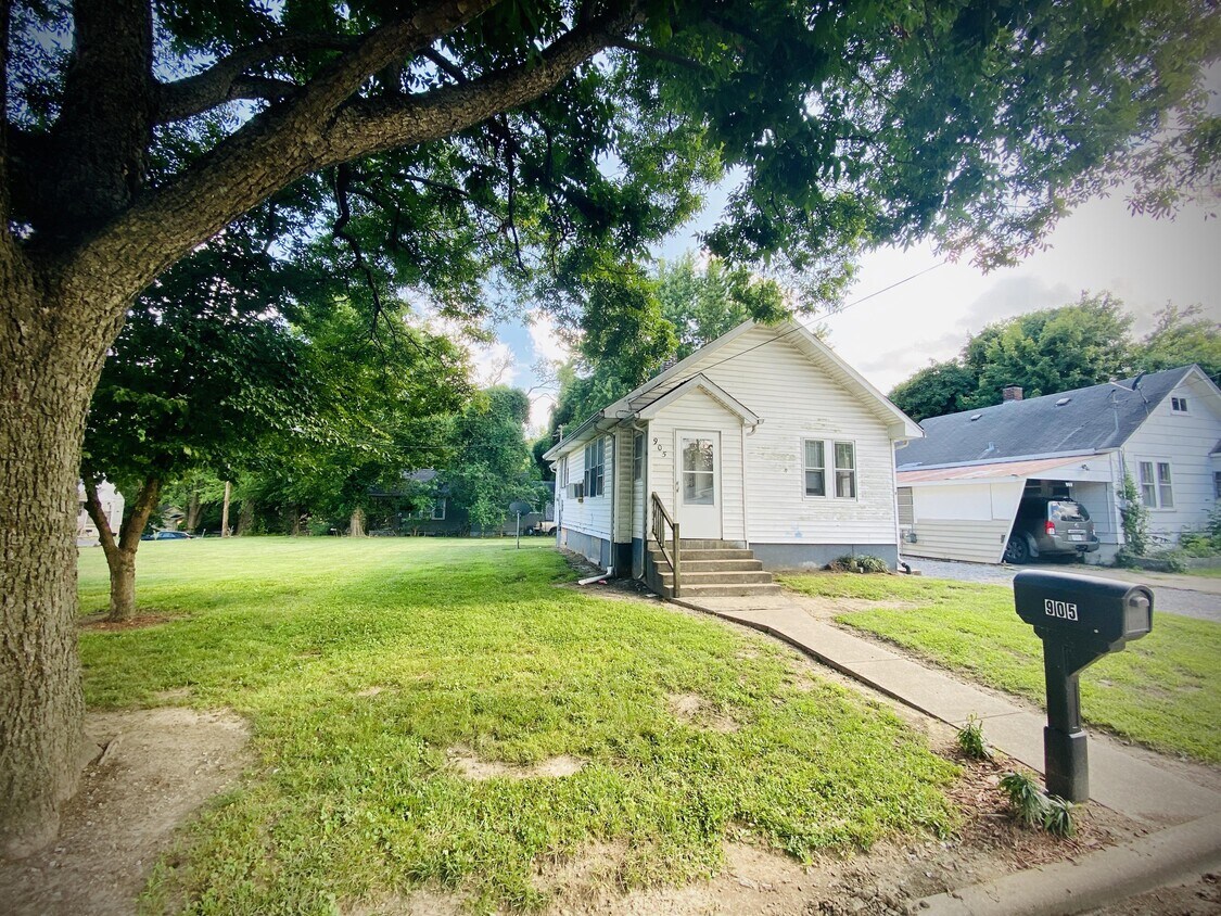 Primary Photo - 950 Hickory St