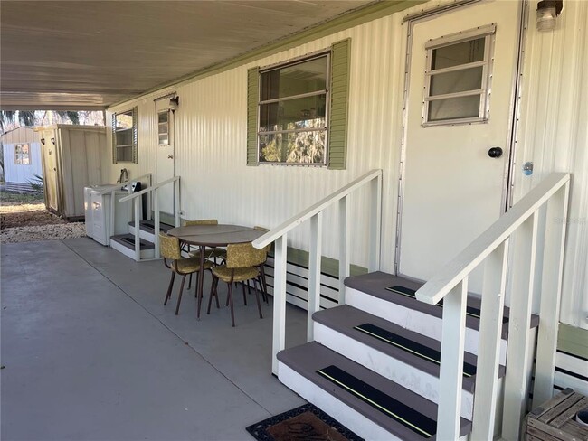 Foto del edificio - 1079 NW 7th Blvd