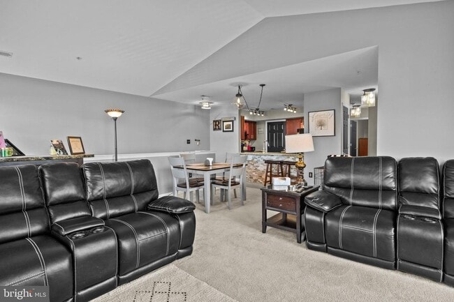 Building Photo - 112 Horseshoe Dr