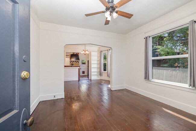 Foto del edificio - 4406 6th Ave NW