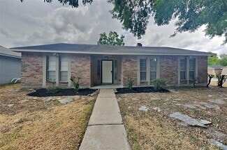Building Photo - 13627 Montaigne Dr