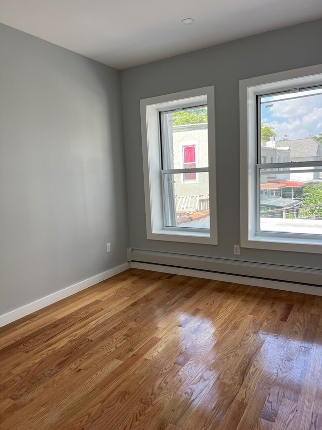 Building Photo - 1711 Cropsey Ave