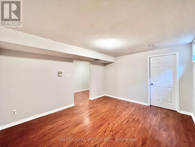 Building Photo - 66 Bonacres Ave