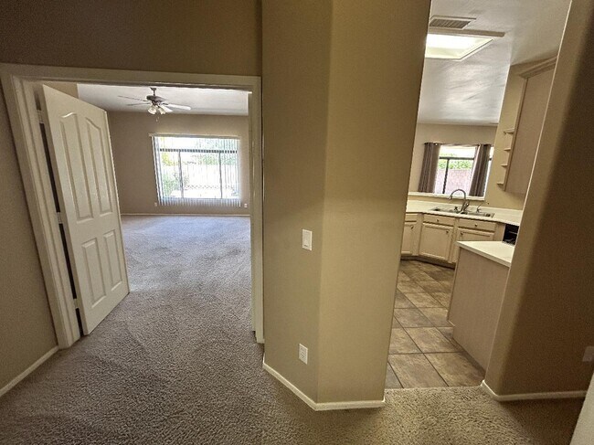 Building Photo - 4332 E Hamblin Dr