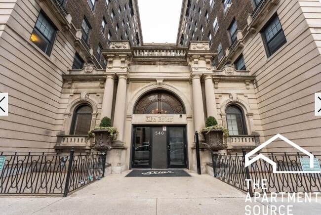 Foto del edificio - 542 W Briar Pl