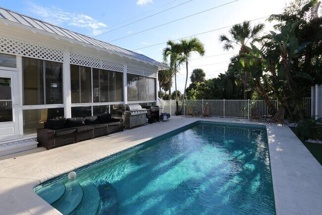 Building Photo - 400 Seaside Ln