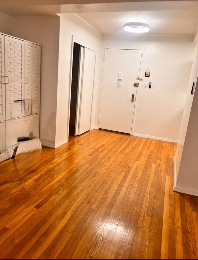 Foto del edificio - 84-10 153rd Ave