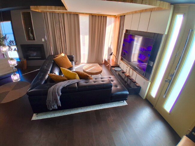 Building Photo - 603 38th St W