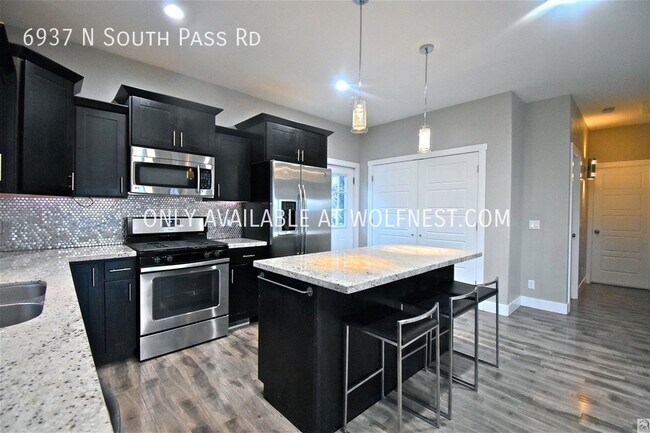 Foto del edificio - Luxurious 5 Bedroom Eagle Mountain Home! N...
