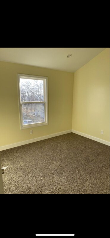 Foto del edificio - 3731 E 9th St