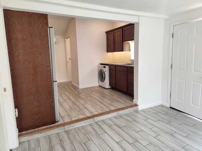 Foto del edificio - 2 bed/1 bath ADU w/small yard, shed and pa...