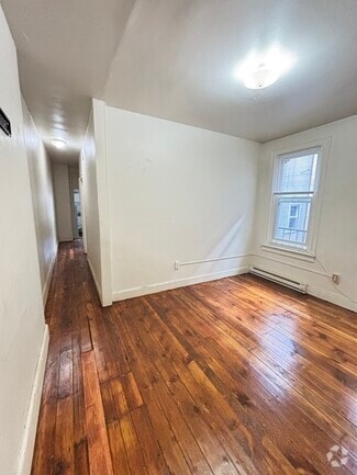 Building Photo - 156 E Walnut St