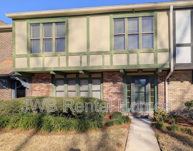 Foto del edificio - 8159 Sutton Pl N