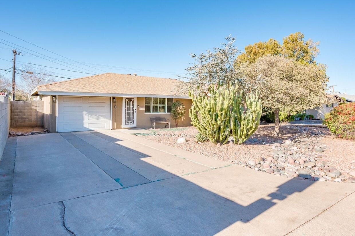 Fully Furnished 3/2 SFH in Central Phoenix - Fully Furnished 3/2 SFH in Central Phoenix