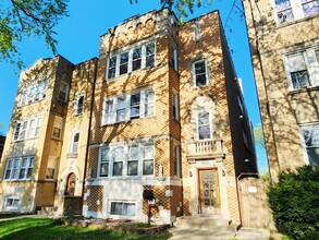 Building Photo - 5747 N Spaulding Ave